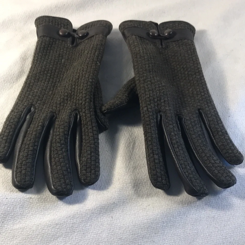 Women’s Green Wool Knit and Brown Leather Fashion Driving Gloves with Buttons